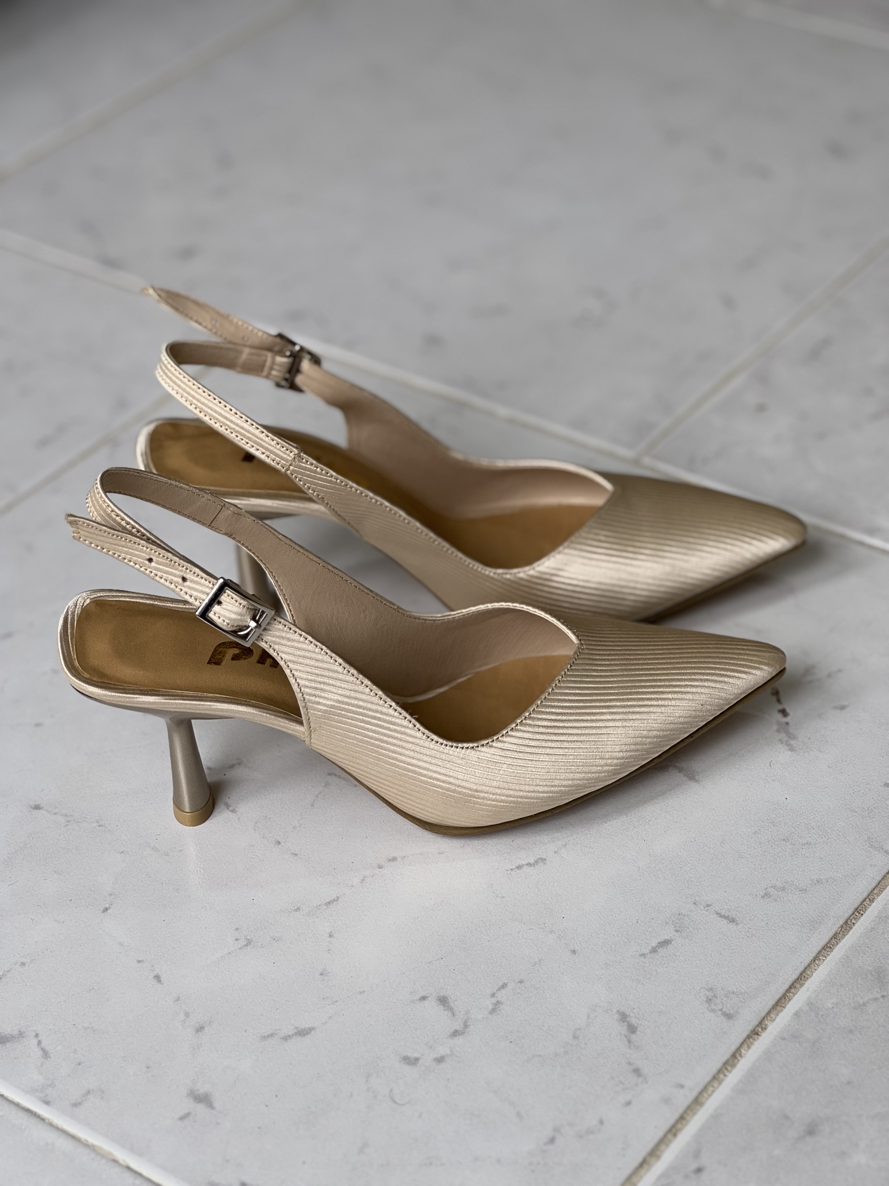 کفش ساتن خط دار کرم