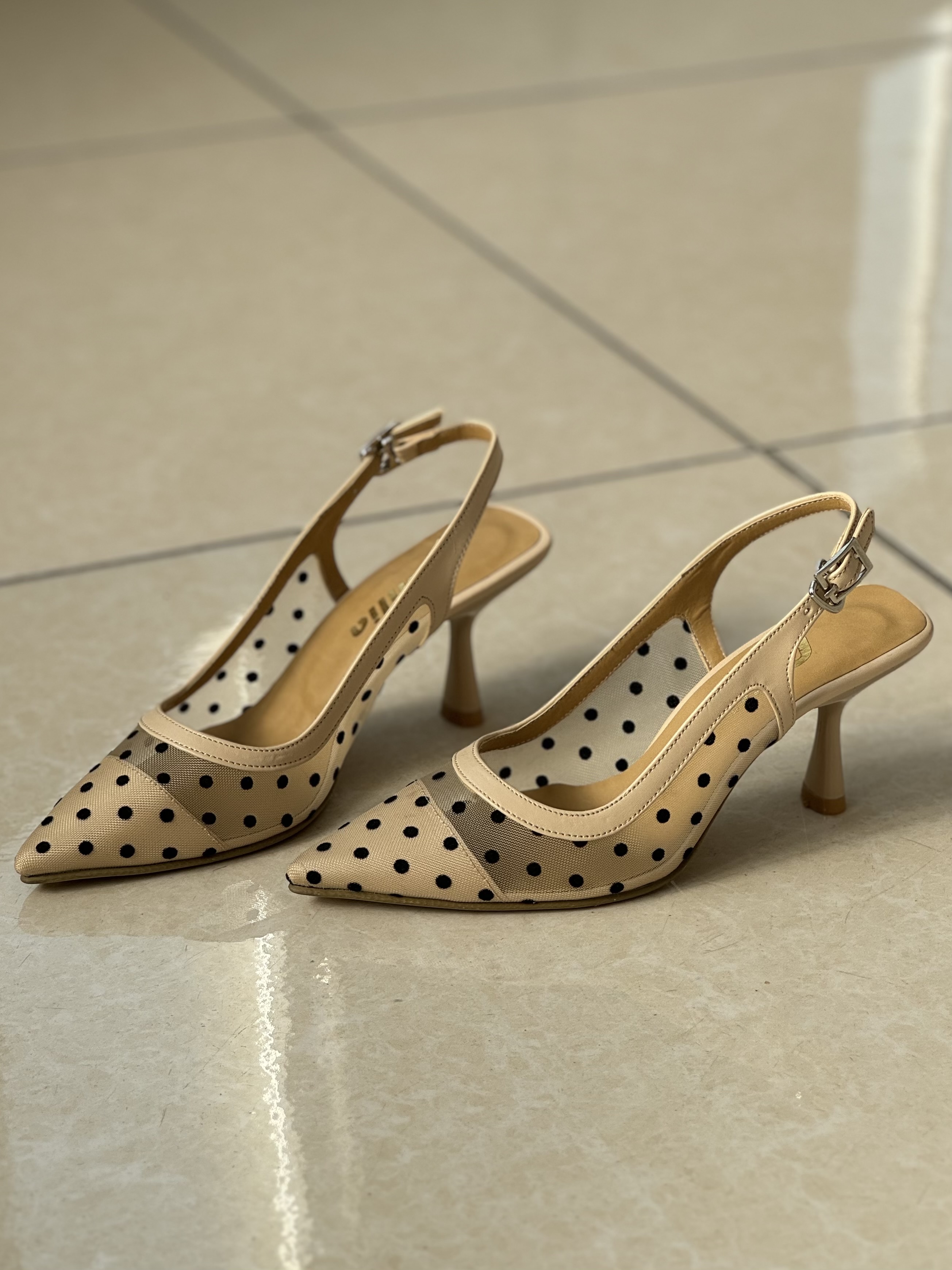 کفش توری خال خالی کرم