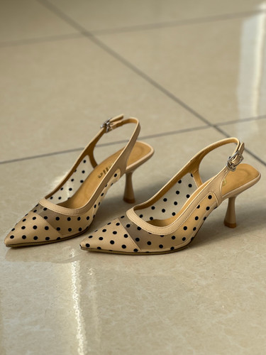 کفش توری خال خالی کرم