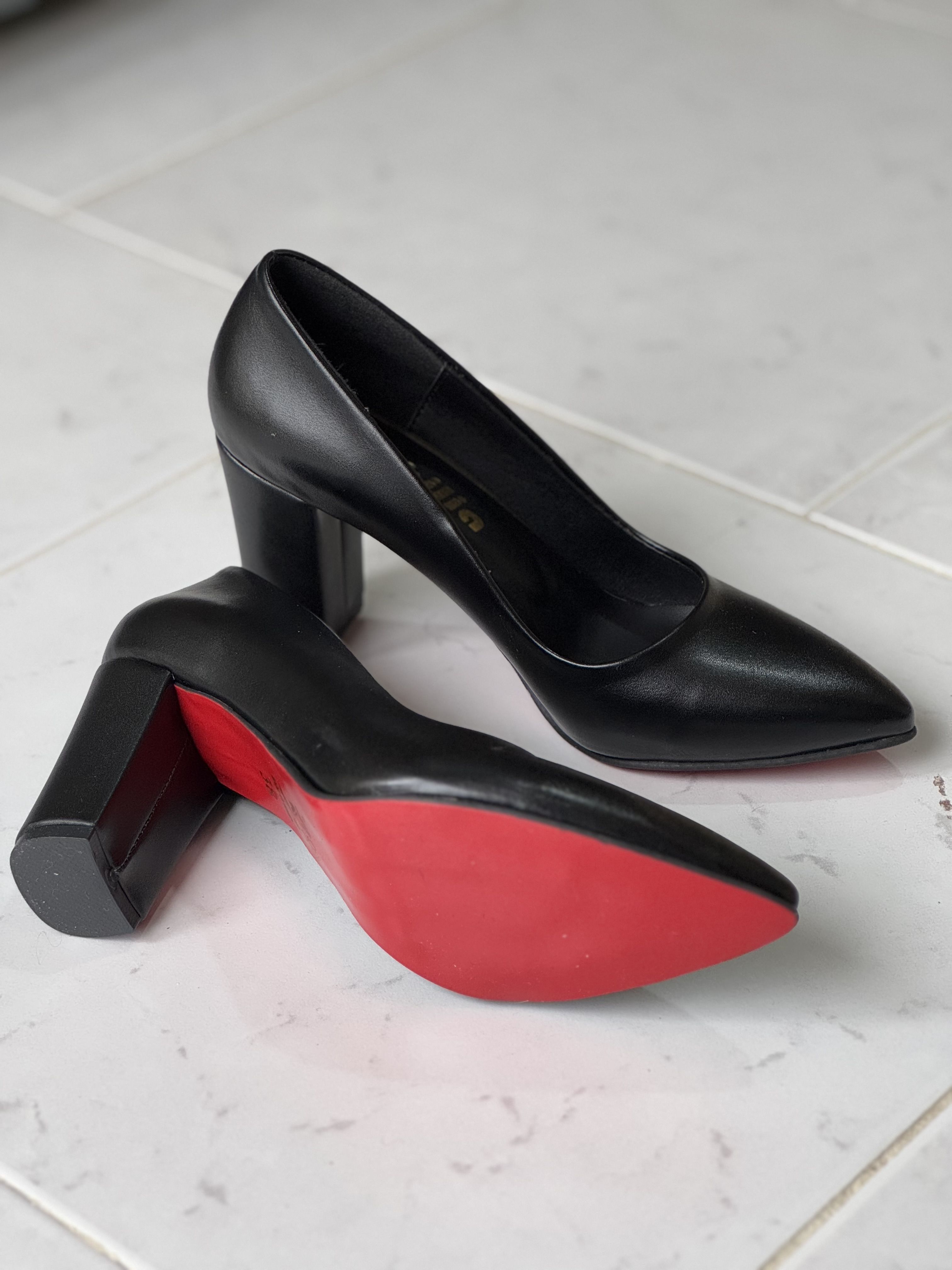 کفش استلتو پاشنه پهن ۷ سانت مشکی مات زیره قرمز
