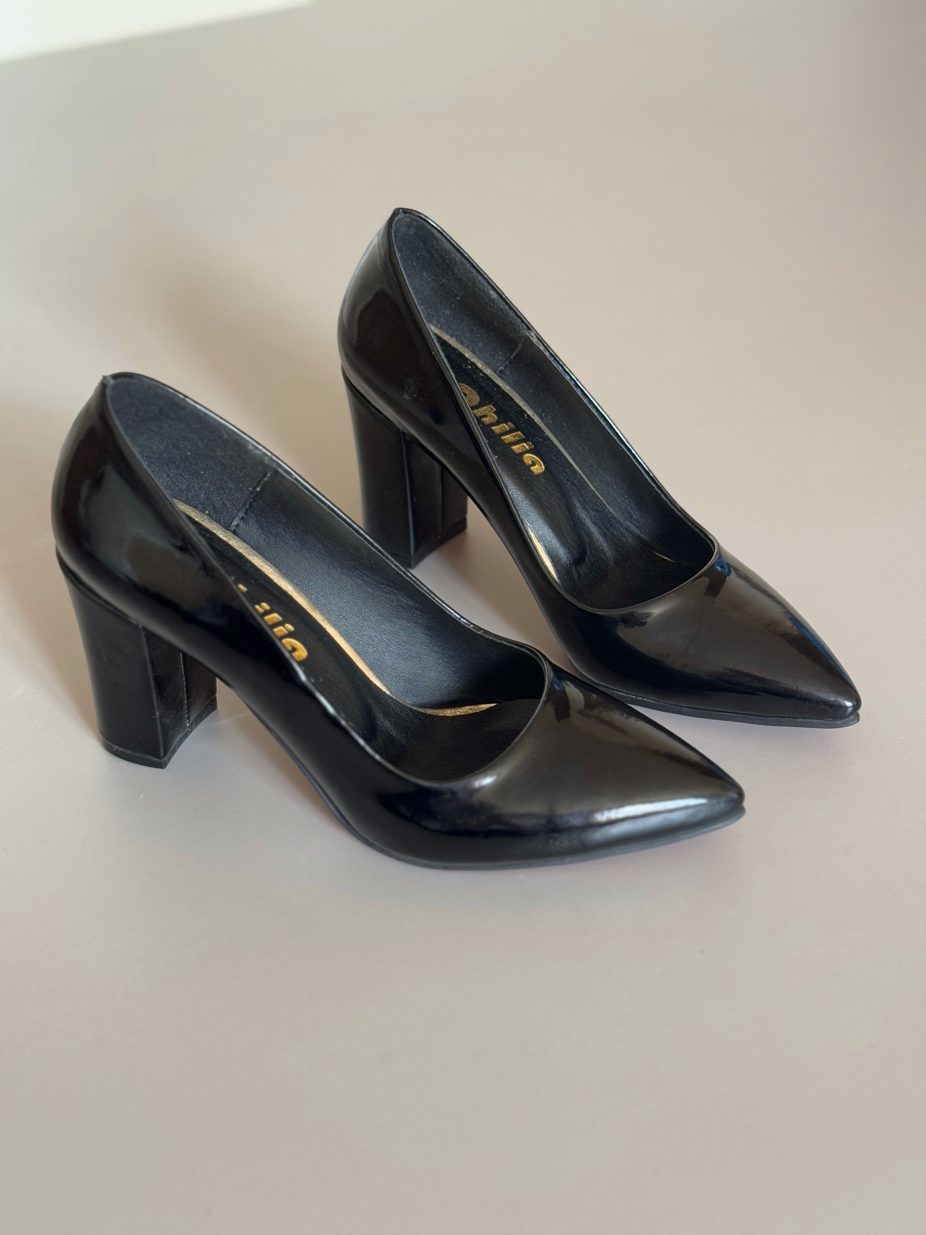 کفش مجلسی مشکی ورنی پاشنه پهن